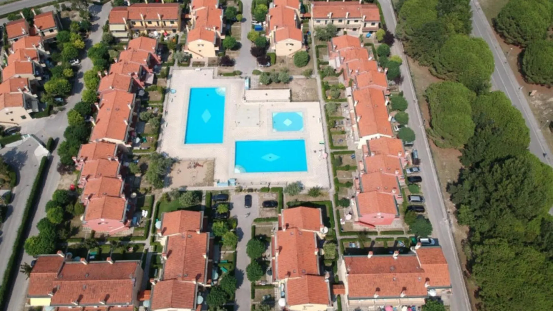 Cozy House With Garden And Pool In Bibione Apartment 0*,  Italy