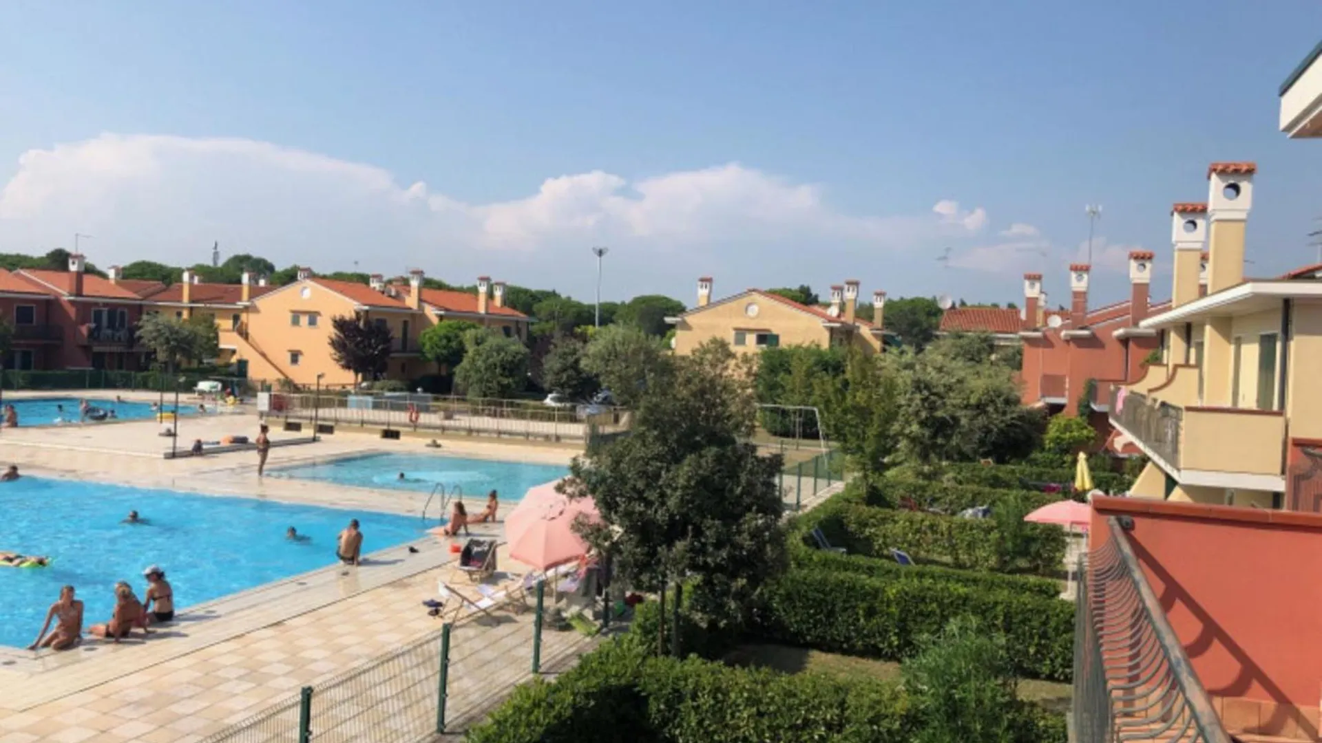 Cozy House With Garden And Pool In Bibione Apartment