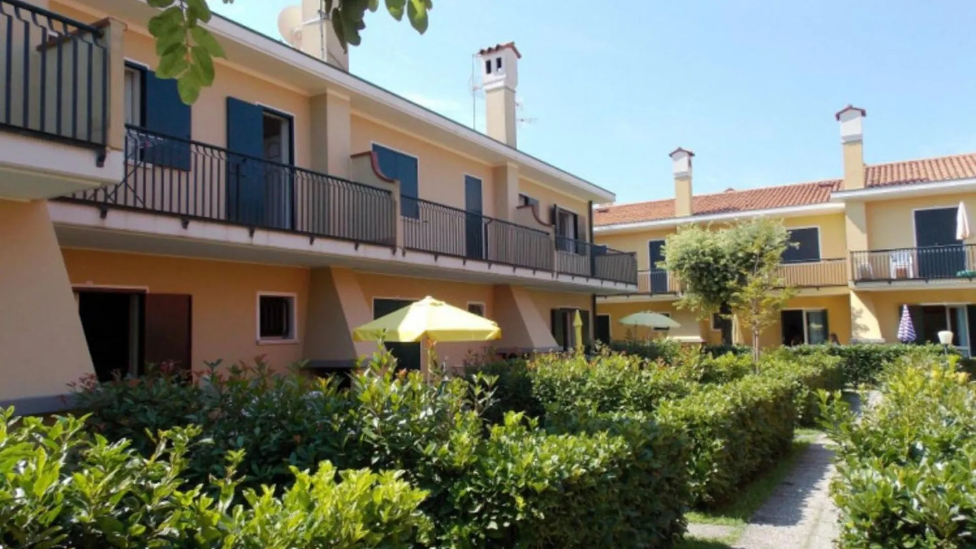 Cozy House With Garden And Pool In Bibione Apartment
